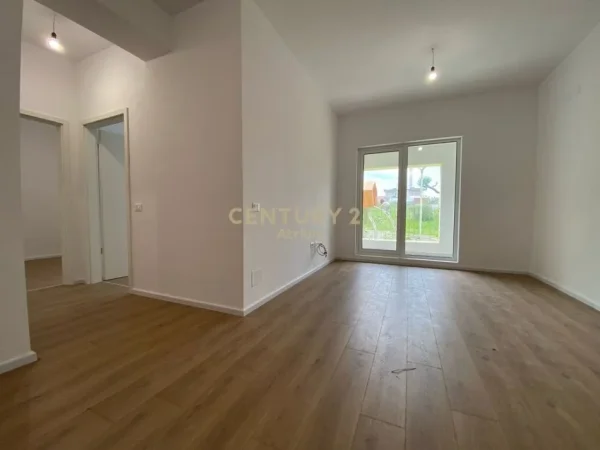 Tirane, jepet me qera apartament 2+1+Ballkon Kati 0, 88 m² 350 € (Rezidenca Kaimi)