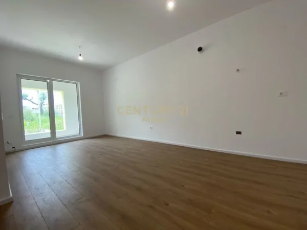 Tirane, jepet me qera apartament 2+1+Ballkon Kati 0, 88 m² 350 € (Rezidenca Kaimi)