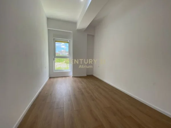 Tirane, jepet me qera apartament 2+1+Ballkon Kati 0, 88 m² 350 € (Rezidenca Kaimi)