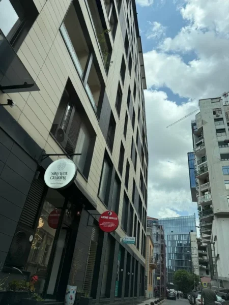 Tirane, jepet me qera zyre Kati 9, 340 m² 5.500 € (QENDER)