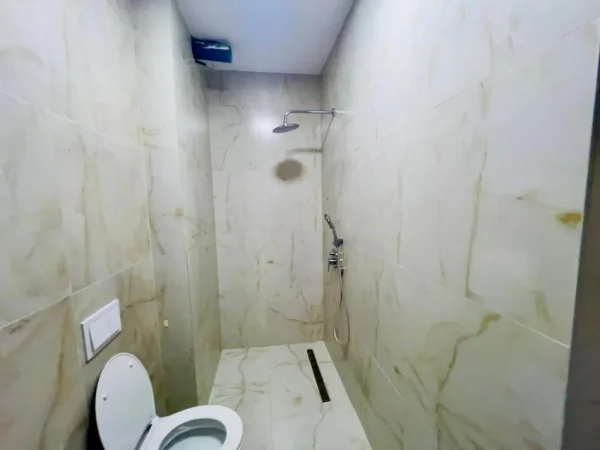 Tirane, jepet me qera zyre Kati 14, 115 m² 1.200 € (Garden Building)