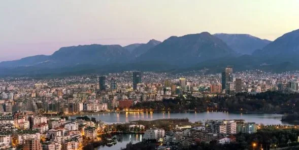 Tirane, jepet me qera ambjent biznesi Kati 0, 22 m² 350 € (Kopshti Zoologjik)