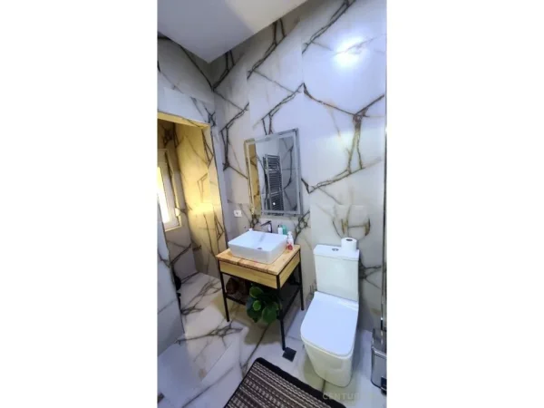 Tirane, jepet me qera apartament 2+1+Ballkon Kati 2, 120 m² 900 € (kopeshti botanik)