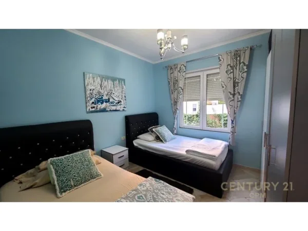 Tirane, jepet me qera apartament 2+1+Ballkon Kati 2, 120 m² 900 € (kopeshti botanik)