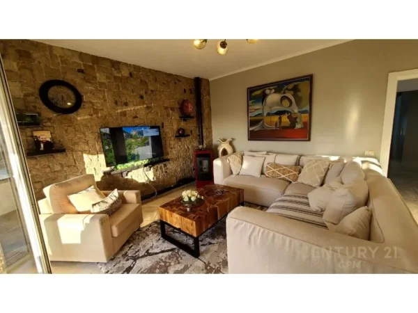 Tirane, jepet me qera apartament 2+1+Ballkon Kati 2, 120 m² 900 € (kopeshti botanik)