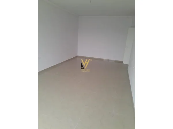 Tirane, jepet me qera apartament 2+1+Ballkon Kati 3, 107 m² 400 € (KAMEZ)