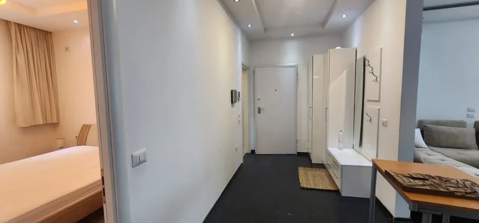 Tirane, jepet me qera apartament 3+1 Kati 2, 150 m² 1.100 € (Rruga elbasanit)