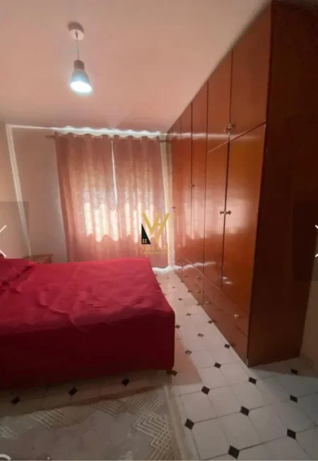 Tirane, jepet me qera apartament 2+1+Ballkon Kati 5, 100 m² 650 € (AMBASADES AMERIKANE)