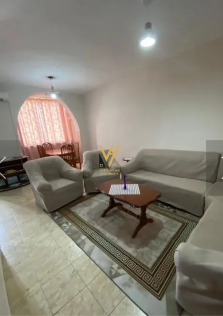 Tirane, jepet me qera apartament 2+1+Ballkon Kati 5, 100 m² 650 € (AMBASADES AMERIKANE)