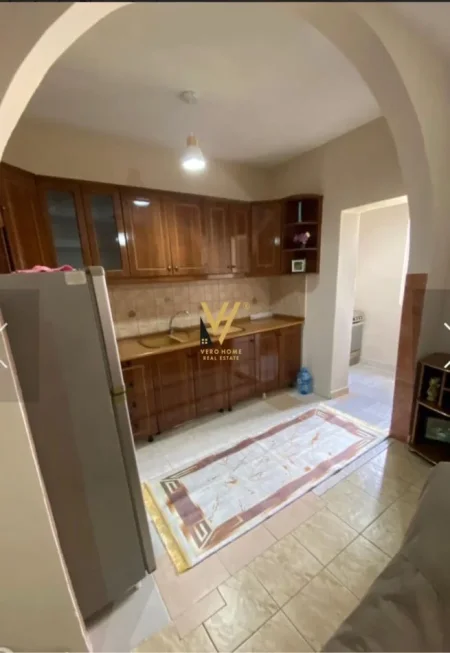 Tirane, jepet me qera apartament 2+1+Ballkon Kati 5, 100 m² 650 € (AMBASADES AMERIKANE)