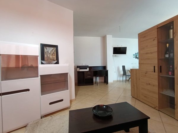 0682536156 Tirane, jepet me qera apartament 2+1+Ballkon Kati 3, 120 m² 370 € (Rruga Gramozi)