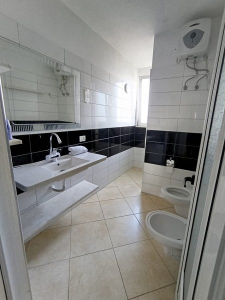 0682536156 Tirane, jepet me qera apartament 2+1+Ballkon Kati 3, 120 m² 370 € (Rruga Gramozi)