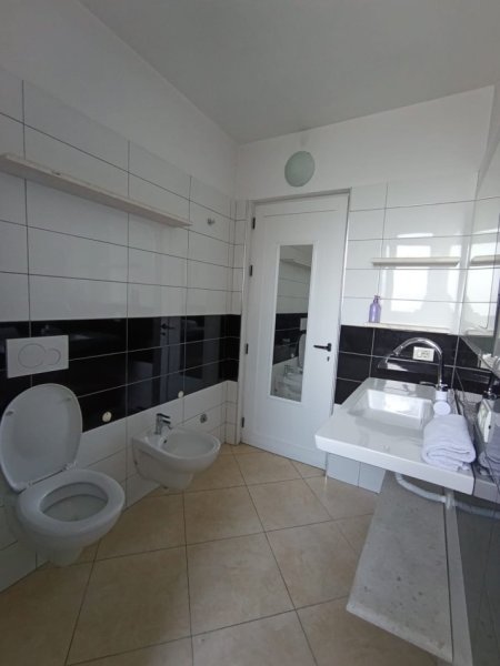 0682536156 Tirane, jepet me qera apartament 2+1+Ballkon Kati 3, 120 m² 370 € (Rruga Gramozi)
