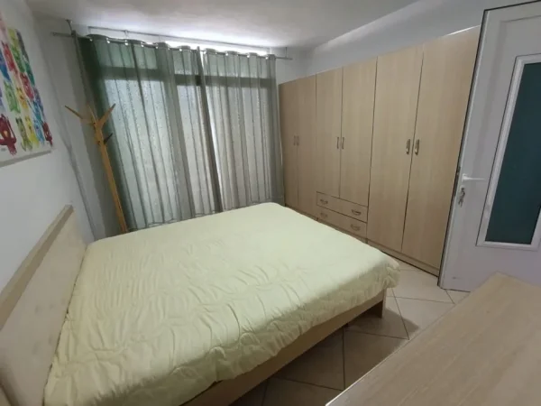 0682536156 Tirane, jepet me qera apartament 2+1+Ballkon Kati 3, 120 m² 370 € (Rruga Gramozi)