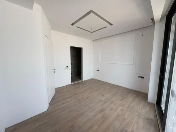 Tirane, shitet 3+1 Kati 10, 140 m² 355.000 € (mine peza)