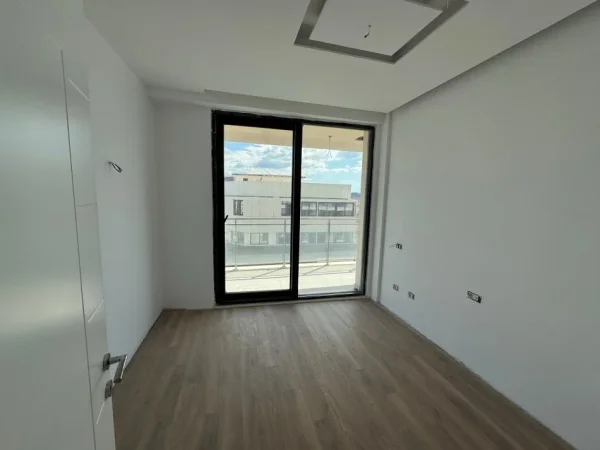Tirane, shitet 3+1 Kati 10, 140 m² 355.000 € (mine peza)