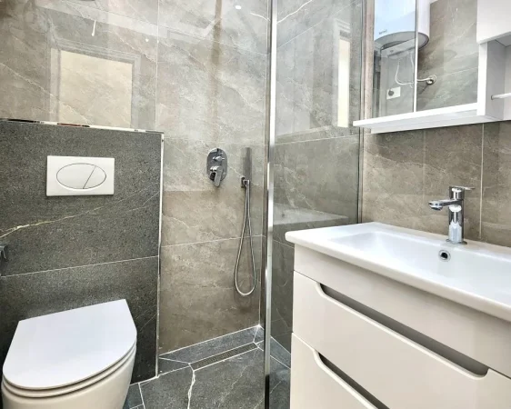 Me Qera: Zyre (55m2) |📍Rr. Elbasanit - Lion Park, perballe || 600€/muaj | I Rinovuar