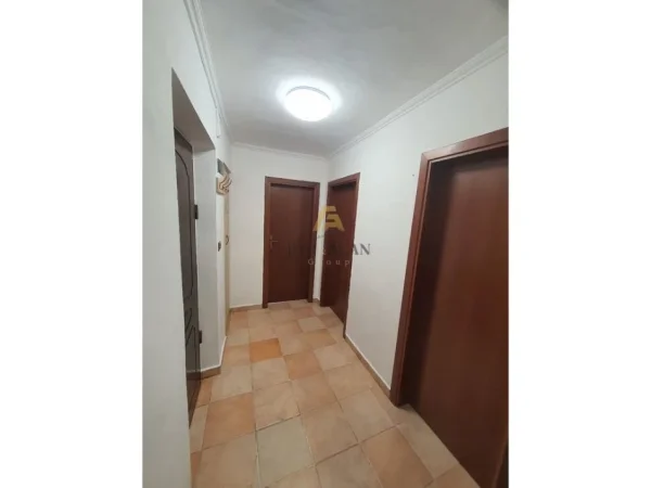 Tirane, shitet apartament 3+1 Kati 3, 100 m² 260.000 € (Ish Blloku)