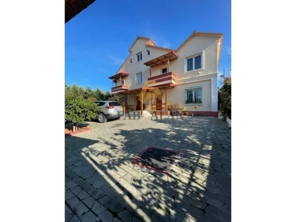 Tirane, shitet Vile 3 Katshe , 400 m² 350.000 € (Peze e Vogel)