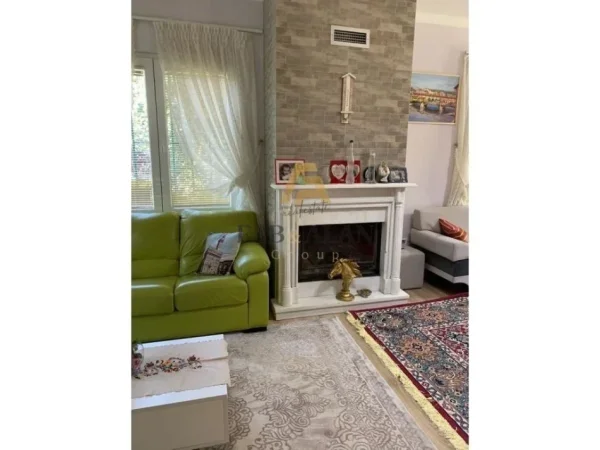 Tirane, shitet Vile 3 Katshe , 400 m² 350.000 € (Peze e Vogel)