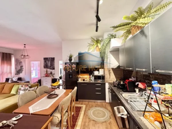 Tirane, shitet apartament 2+1 Kati 8, 71 m² 129.000 € (Kompleksi Mangalem)