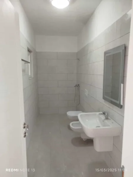 Tirane, jepet me qera zyre Kati 6, 125 m² 500 € (bulevardi i ri)