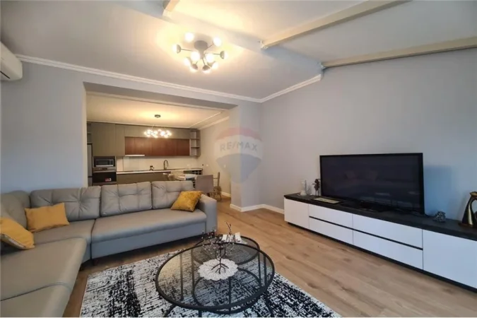 Tirane, jepet me qera apartament 2+1 , 100 m² 1.000 € (ish tregu elektrik)