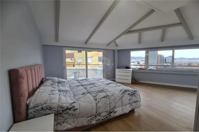 Tirane, jepet me qera apartament 2+1 , 100 m² 1.000 € (ish tregu elektrik)