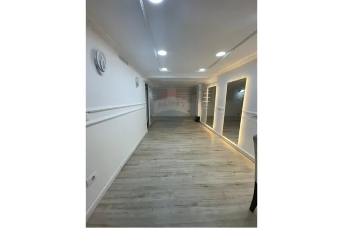 Tirane, jepet me qera dyqan , 36 m² 800 € (rrugea Vaso Pasha)