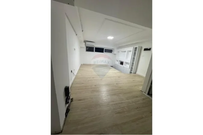 Tirane, jepet me qera dyqan , 36 m² 800 € (rrugea Vaso Pasha)