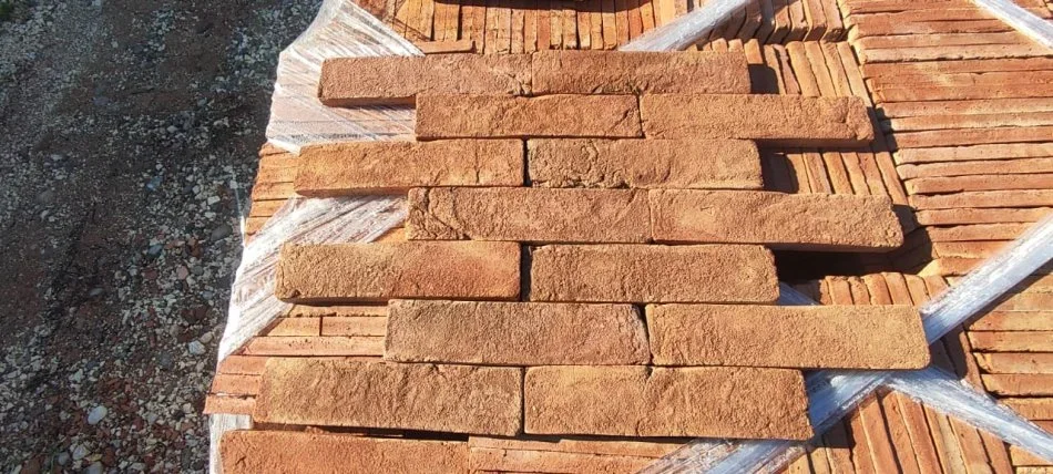 Tirane, shes Tulla dekorative, antike të reja dhe të përdorura. 10 €