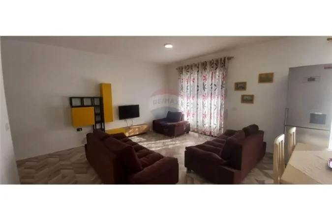 Tirane, jepet me qera apartament 2+1+Ballkon Kati 5, 110 m² 500 € (5 maji)