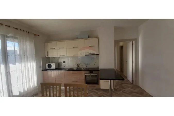 Tirane, jepet me qera apartament 2+1+Ballkon Kati 5, 110 m² 500 € (5 maji)