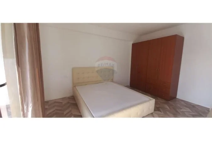 Tirane, jepet me qera apartament 2+1+Ballkon Kati 5, 110 m² 500 € (5 maji)