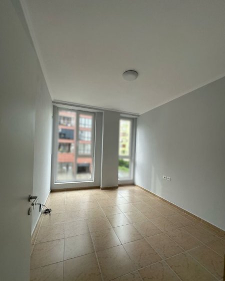 Tirane, jepet me qera zyre Kati 2, 120 m² 1.500 € (stacioni i trenit)