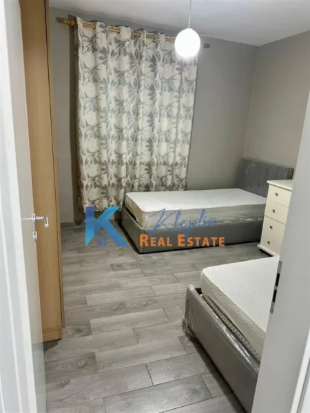 Tirane, jap me qera apartament 2+1+Ballkon Kati 4, 72 m² 550 € (Ali Dem, afer shkolles 1 Maji)