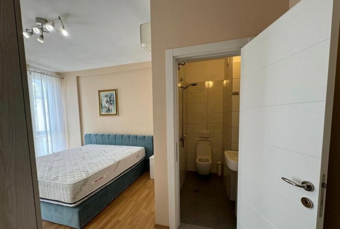 Tirane, jepet me qera apartament 2+1+Ballkon Kati 5, 96 m² 800 € (Ambasada Greke)
