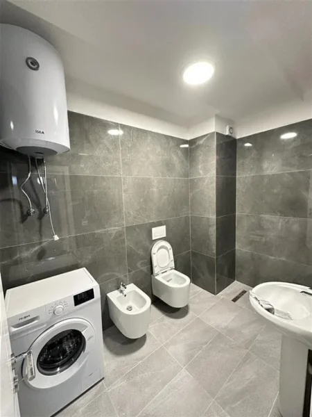 Tirane, jepet me qera apartament 2+1 Kati 8, 75 m² 620 € (astir)