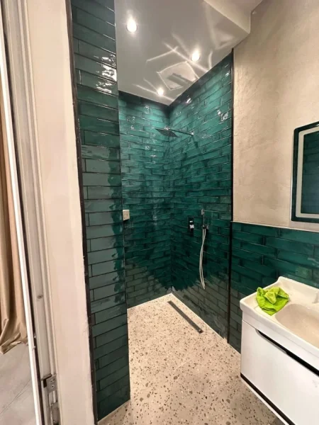 Tirane, jepet me qera apartament 1+1 Kati 5, 41 m² 500 € (Shallvaret)