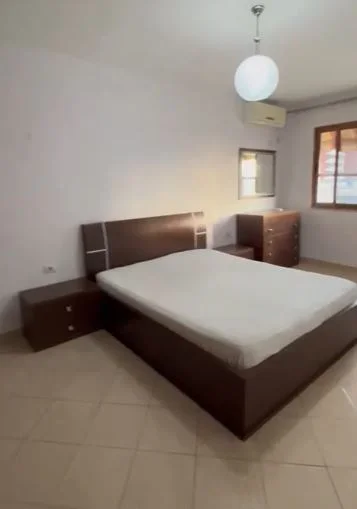 Tirane, jepet me qera apartament 1+1 Kati 5, 65 m² 360 € (Oxhaku)