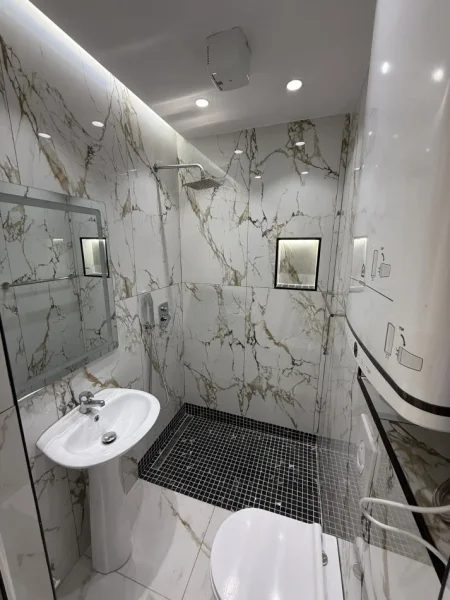 Tirane, jepet me qera ambjent biznesi Kati 0, 80 m² 1.000 € (Tek Ambasades Amerikane)