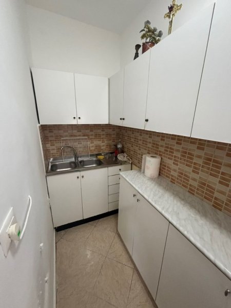 Tirane, jepet me qera apartament 2+1 Kati 5, 90 m² 600 € (Pran bar Bardh e Zi)