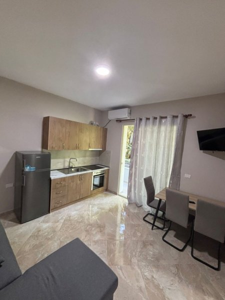 Tirane, jepet me qera apartament 1+1 Kati 2, 60 m² 361 € (Gramoz Pashko)