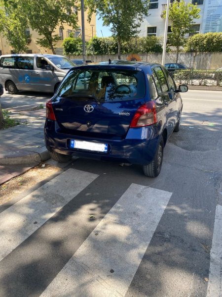 Tirane, shes makine Toyota Yaria Nafte, blu manuale Kondicioner 264.000 km 3.400 €