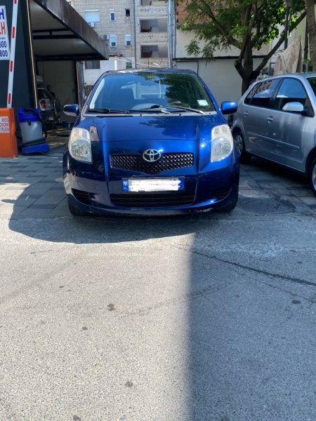Tirane, shes makine Toyota Yaria Nafte, blu manuale Kondicioner 264.000 km 3.400 €
