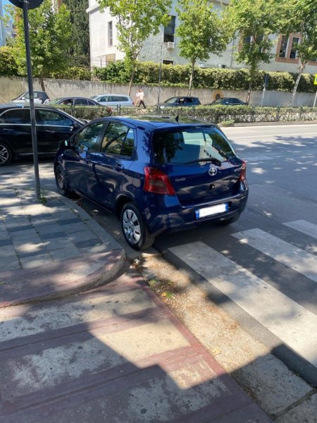 Tirane, shes makine Toyota Yaria Nafte, blu manuale Kondicioner 264.000 km 3.400 €