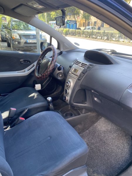 Tirane, shes makine Toyota Yaria Nafte, blu manuale Kondicioner 264.000 km 3.400 €