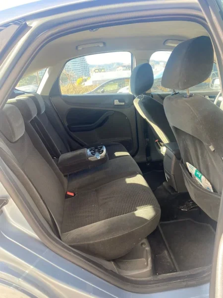 Tirane, shitet makine Ford Nafte, blu e hapur manuale Kondicioner 264 km 2.200 €