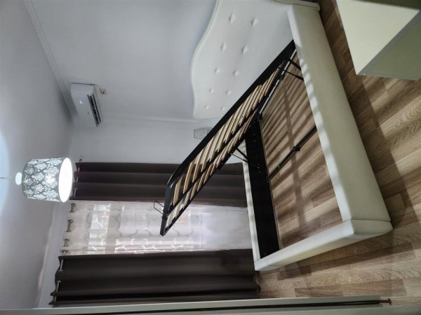 Tirane, jepet me qera apartament 2+1 Kati 1, 95 m² 500 € (Te mbikalimi i Kristal Center , Rruga Bill Klinton)