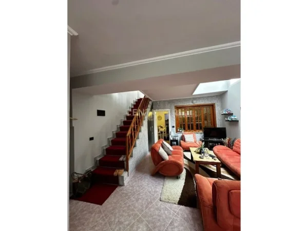 Tirane, shitet Vile 3 Katshe Kati 0, 214 m² 320.000 € (Neom115389)